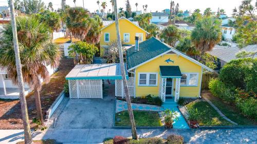 Pass-a-Grille House | Cozy Beach Rental 1B/1B