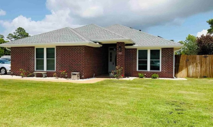 Milton House | Cozy Beach Retreat w/Pool & Ping Pong Table