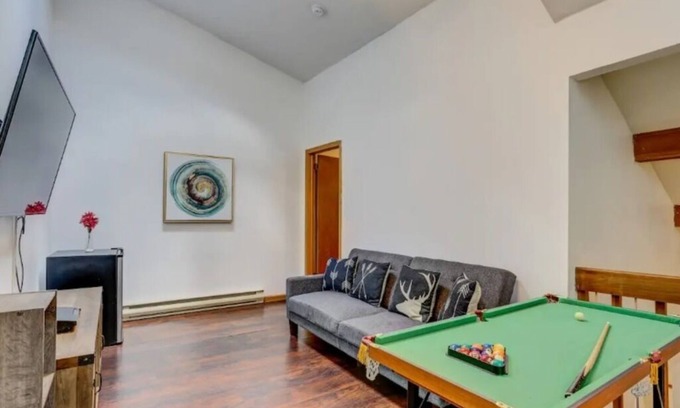 Lake Harmony House | Cozy Big Boulder Retreat King Suite w/Jacuzzi Fireplace + Fire pit
