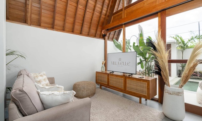 Seseh Villa | Cozy boho design villa with private pool near the beach