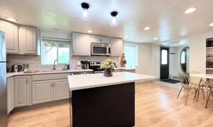 Bountiful House | Cozy Bountiful Abode- 3bd/1bth private bsmt/bkyd.