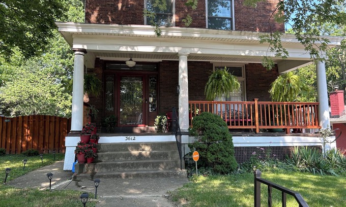 Latonia House | Cozy Brick house - 3 BR, 2 1/2 Bath, fenced in back yard with privacy fence.