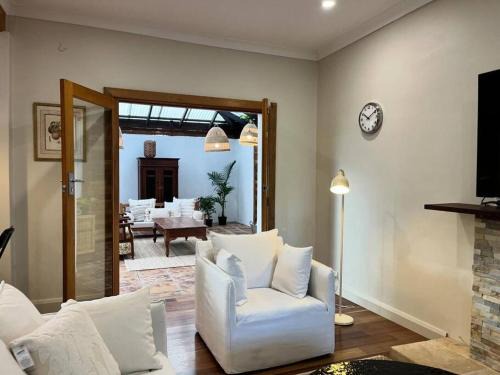 Fullarton Villa | Cozy & Bright Lavender House