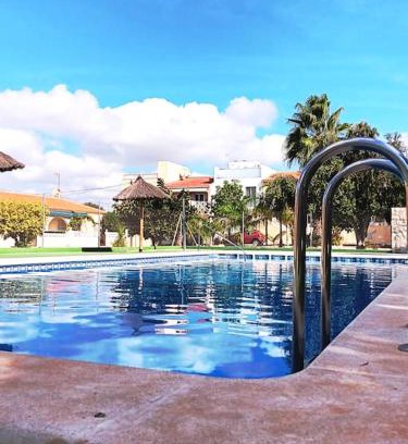 San Fulgencio House | Cozy Bungalow with a Pool and not far from a BEAUTIFUL beach