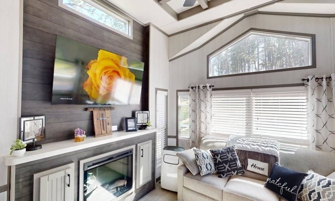 Hill City House | Cozy Bungalow with Hot Tub near Mt Rushmore & Custer State Park