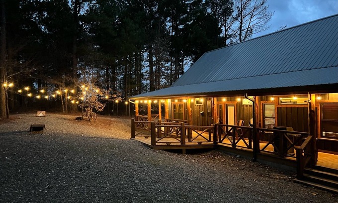 Broken Bow Cabin | Cozy Cabin for Summer Entertaining, Private Trail, Pet Friendly, Close to shops!