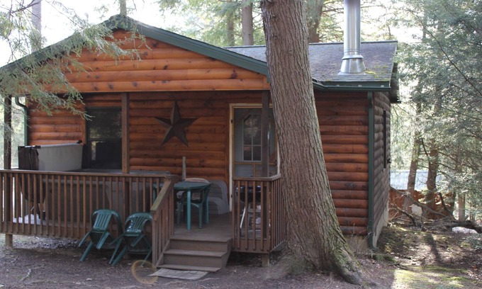 Clarington Cabin | Cozy Cabin In Cook Forest with hot tub