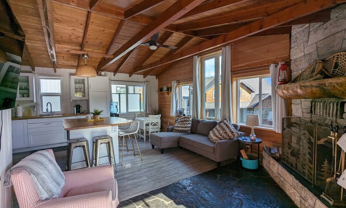 East Kootenay Cabin | Cozy Cabin Lake View Private Beach