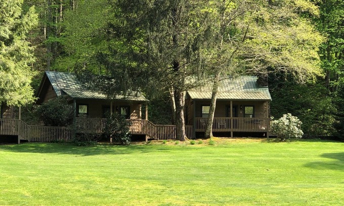 Rabun Gap Cabin | Cozy cabin located atop a hillside overlooking a beautiful lake