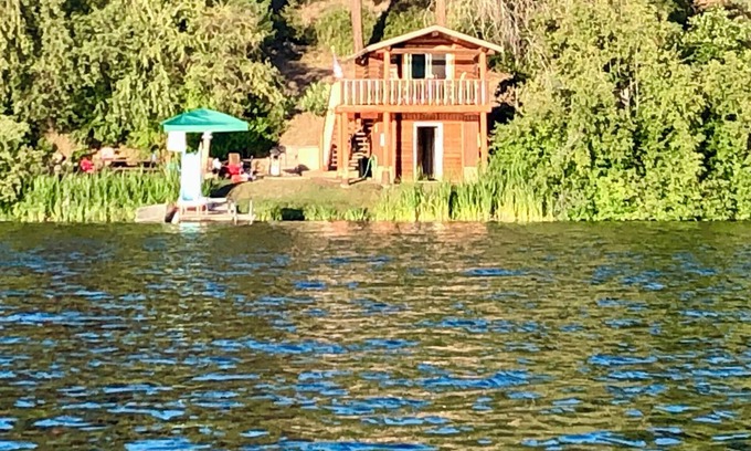 Valley Apartment | Cozy Cabin on Jump Off Joe Lake w/Private Dock & Mt. Views- Rustic Ruby Retreat