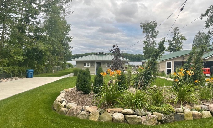 Big Rapids House | Cozy Cabin on Muskegon River - Fishing, Boating, Ferris U