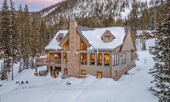 Breckenridge House | Cozy Cabin + Ski Shuttle | Starlit Pines Lodge
