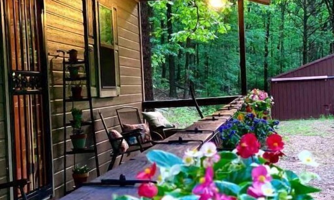 Van Buren Cabin | Cozy Cabin Surrounded by Beautiful Woods