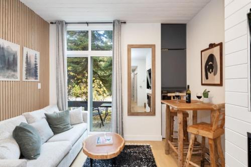 Blackcomb Apartment | Cozy Cabin Vibes at Glacier Lodge