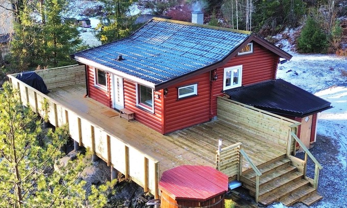 Oppegard House | Cozy cabin with a hot tub 15 min from Oslo