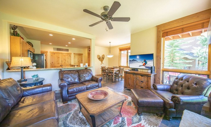 Keystone House | Cozy Cabin with lots of lights and Free Shuttle!