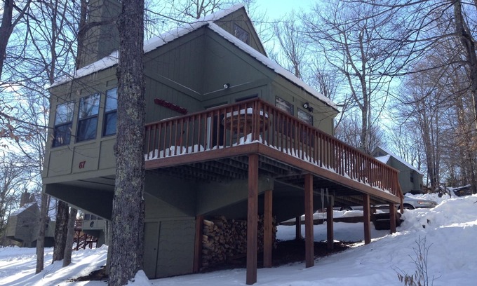 Davis Cabin | Cozy Cabin with Swimming, Hiking, Skiing and Biking