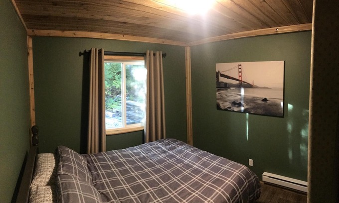 Anglemont Cabin | Cozy Cariboo Cabin - Shuswap Vacations and Sledding Accommodation