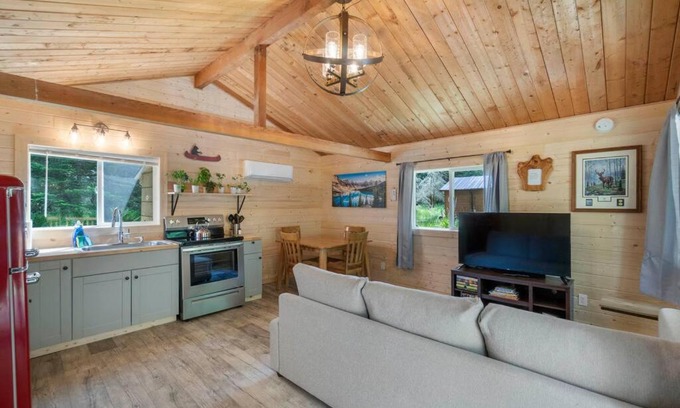 Ashford House | Cozy Cedar Cabin Steps Away From Mt. Rainier