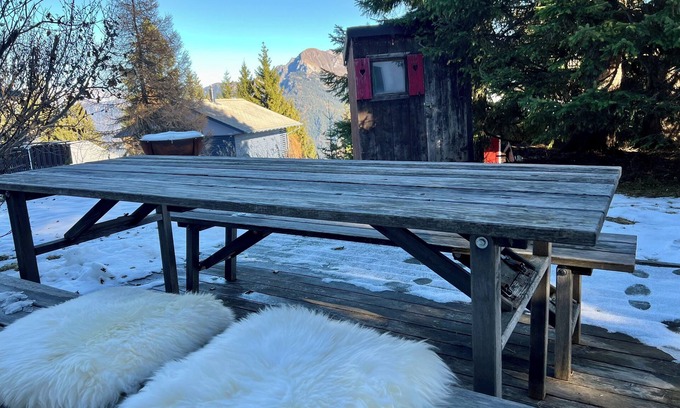 Malix Ski Chalet | Cozy chalet at 1600 meters altitude (near ski lift)