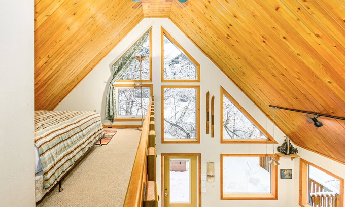 Alyeska Ski Chalet | Cozy chalet with breathtaking views, & walk to slopes - dogs welcome
