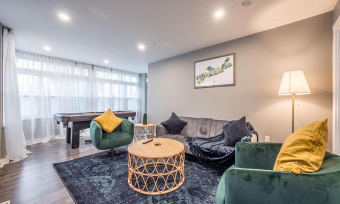 Bedford Apartment | Cozy Chic Oasis 3 Bedroom