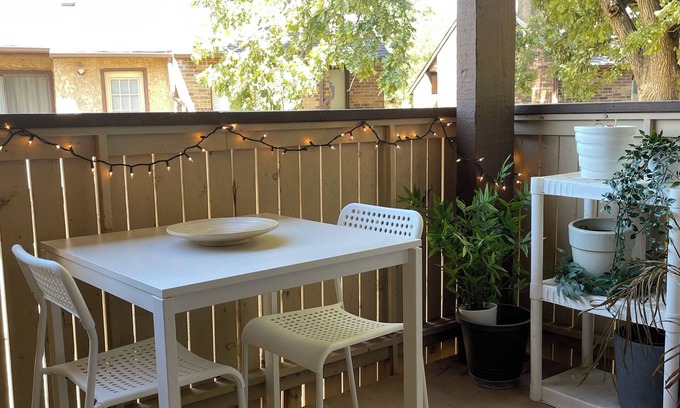 North Arlington Condo | Cozy Clean Condo in Arlington walking distance to Stadiums