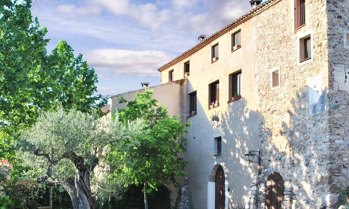 Cornudella de Montsant Cabin | Cozy Cottage in Cornudella de Montsant with Pool