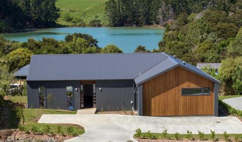 Raglan House | Cozy Coastal Living