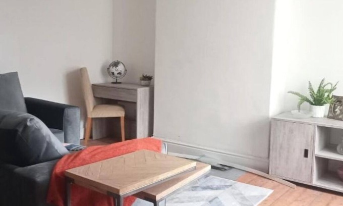 Warrington Apartment | Cozy Comfort & Modern Amenities at Planet 9