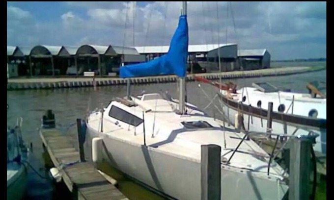 Belmar Boat Rental | Cozy, Comfy and Quaint Blue Sailboat