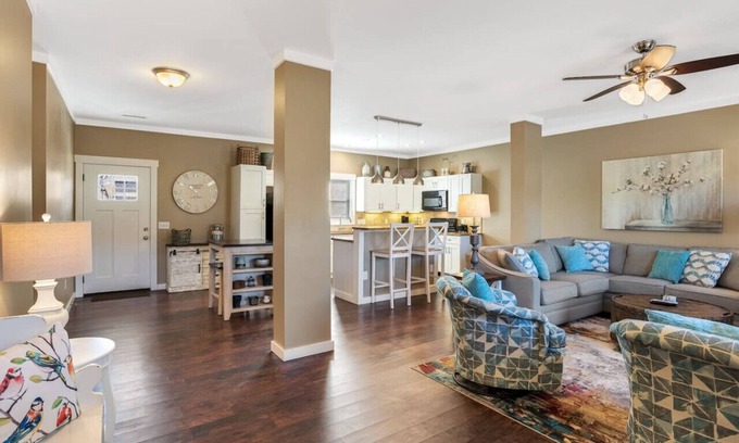 Fairview Apartment | Cozy Comfy Fairview Cottage