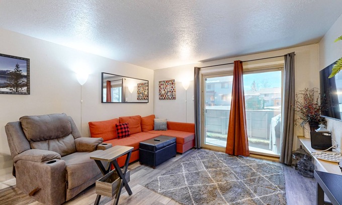 Silverthorne Condo | Cozy condo in great location - access to shared pool & game room