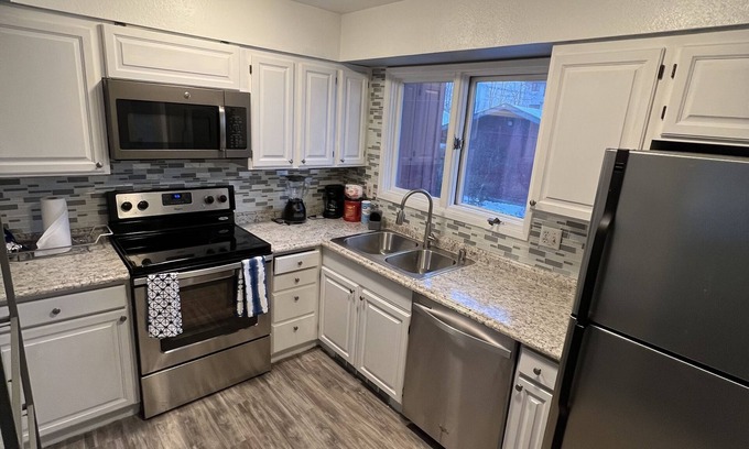 Northeast Anchorage Condo | Cozy condo with great views