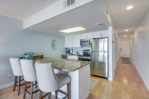 Vanderbilt Beach House | Cozy Condo With Pool Steps From Vanderbilt Beach