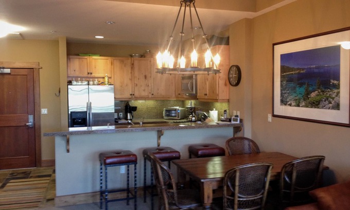 Truckee Condo | Cozy Contemporary Condo in Northstar California Village