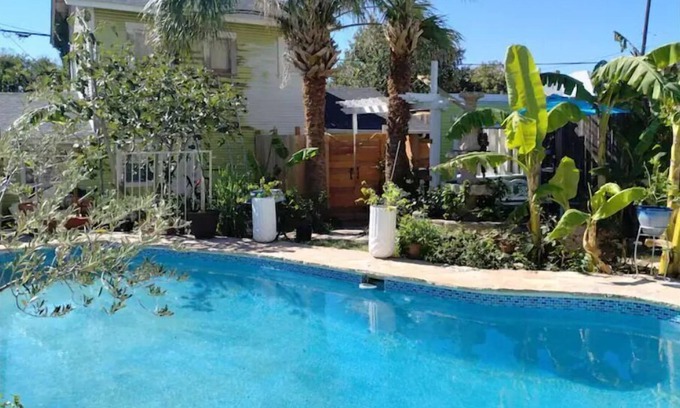 Tobin Hill Apartment | Cozy Converted Carriage Guest House in Yropical Garden