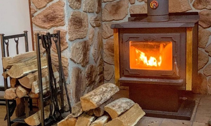 Briar Crest Woods Cabin | Cozy Cottage for Fam! Firepit, Woodstove, Games!