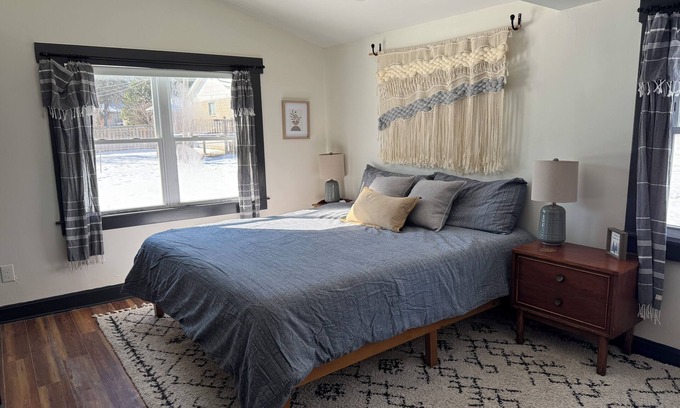 Poplar Level Cottage | Cozy Cottage House in Louisville