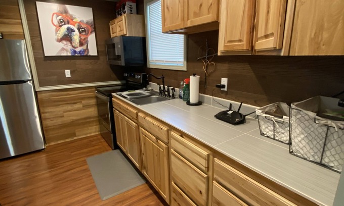 Webberville Cottage | Cozy cottage in the country w/hot tub! 20 minutes away from downtown Austin