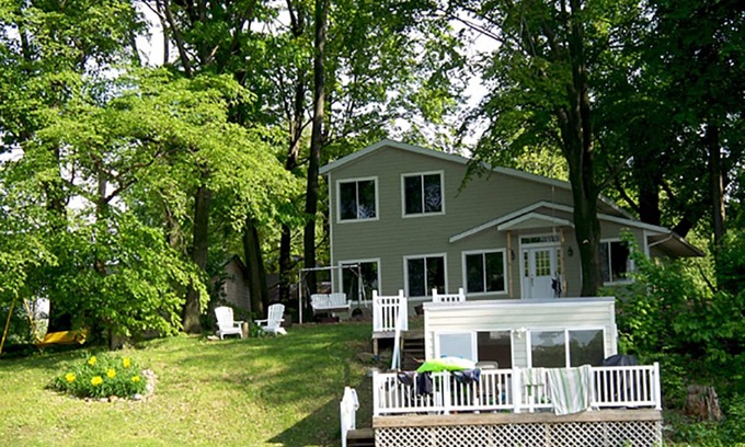 New Carlisle Cottage | Cozy Cottage On Hudson Lake - Near New Buffalo, Notre Dame & Amazon data center