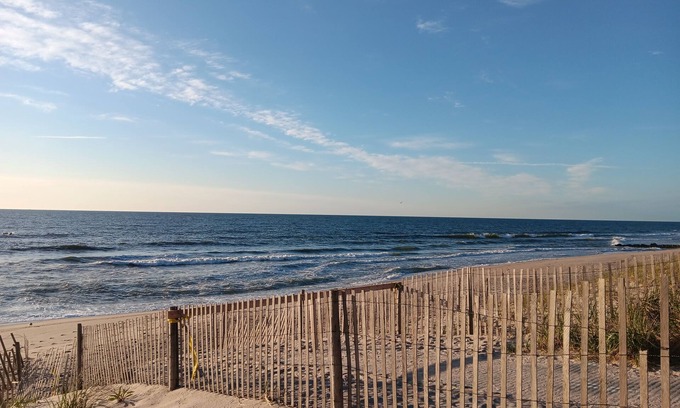 Avon Cottage | Cozy cottage summer rental one block to beach in Bay Head