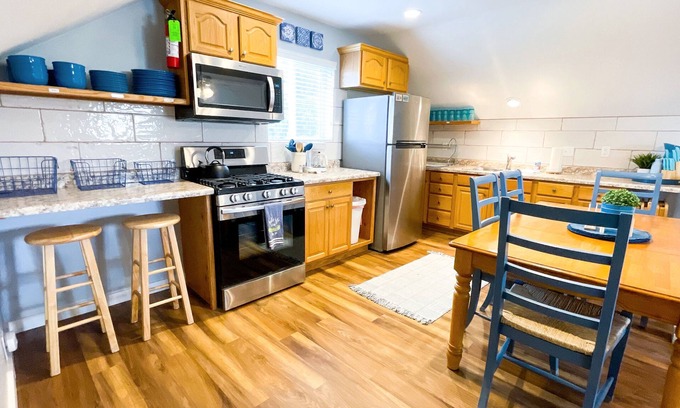 Garden City Cottage | Cozy Cottage w/Hot Tub, 2 Blocks from Lake, 15 minute drive to Beaver Mtn