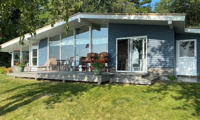 Au Gres Cottage | Cozy Cottage with private beach front on Lake Huron- short drive to Tawas City!