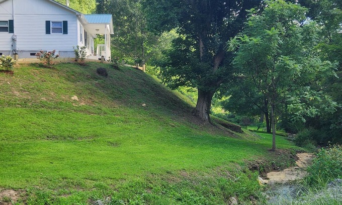 Bakersville House | Cozy Creekside- Bakersville NC