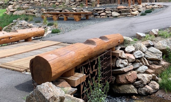 Pine House | Cozy, creekside log home - 30 minutes from Denver
