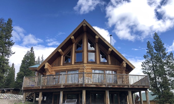 Logan Lake Cabin | Cozy Custom Log Cabin Nestled within Mile High Estates