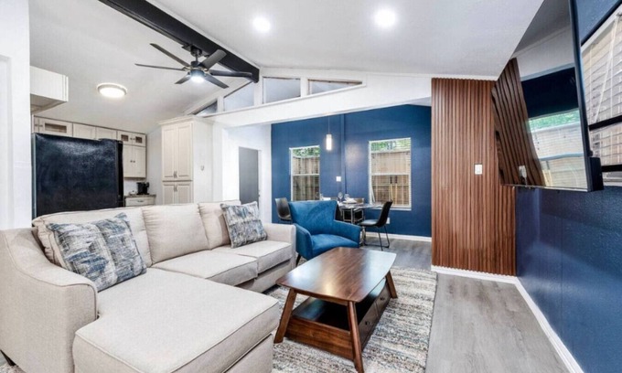 Cypress Apartment | Cozy & Cute Home|2BD/1BR