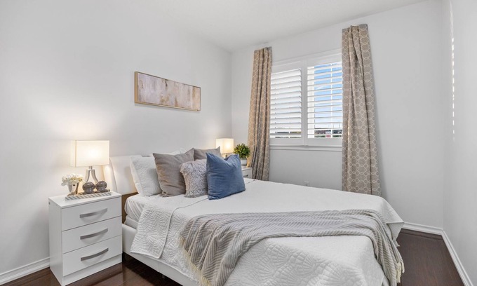 Ajax House | Cozy Cute Room in Ajax (Young Professional/Student/Short Stay/Long Term)