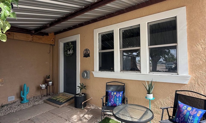 Carlsbad Apartment | Cozy Desert Getaway Near Carlsbad Caverns. Shaded Yard & Dog-Friendly Amenities!